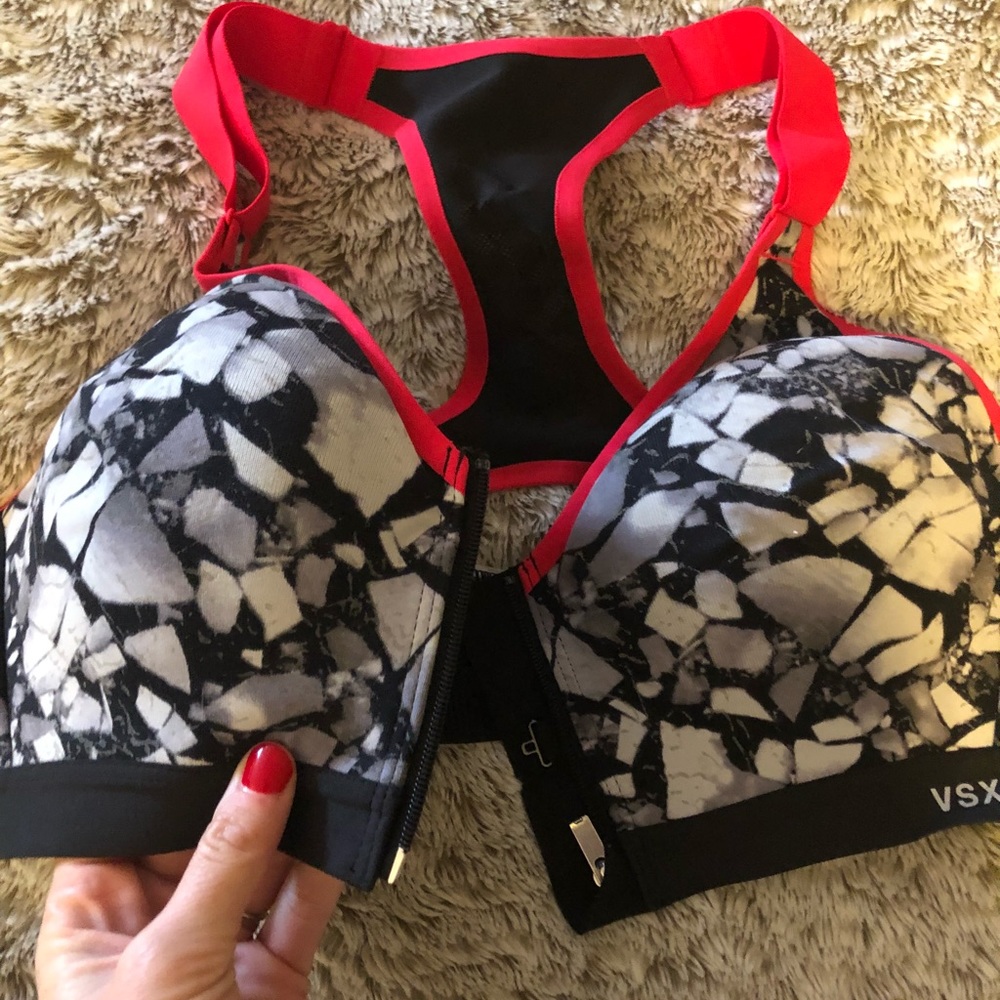 NWOT VS sport bra 34B
